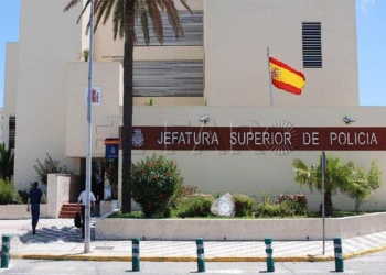 La Policía detiene a un hombre por robo  con fuerza en un vehículo en calle Lerchundi