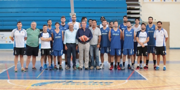 El consejero de Deportes Antonio Miranda visitó a la plantilla del Melilla Baloncesto.