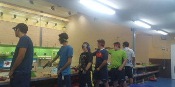 Tiradores de la Federación Melillense, en la modalidad de pistola deportiva.