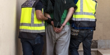 GRA MELILLA, 28/09/2016.- Cinco presuntos yihadistas han sido detenidos por la policía en España, Alemania y Bélgica en una operación conjunta llevada a cabo por las fuerzas de seguridad de los tres países. En España fueron detenidas tres personas -dos en Barcelona y una en Melilla (imagen)-, en Wuppertal (Alemania) otra y una más en Bruselas. EFE/Blasco De Avellaneda