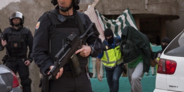 GRA010 MELILLA, 28/09/2016.- Cinco presuntos yihadistas han sido detenidos por la policía en España, Alemania y Bélgica en una operación conjunta llevada a cabo por las fuerzas de seguridad de los tres países. En España fueron detenidas tres personas -dos en Barcelona y una en Melilla (imagen)-, en Wuppertal (Alemania) otra y una más en Bruselas. EFE/Blasco de Avellaneda