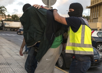 GRA013 MELILLA, 28/09/2016.- Cinco presuntos yihadistas han sido detenidos por la policía en España, Alemania y Bélgica en una operación conjunta llevada a cabo por las fuerzas de seguridad de los tres países. En España fueron detenidas tres personas -dos en Barcelona y una en Melilla (imagen)-, en Wuppertal (Alemania) otra y una más en Bruselas. EFE/Blasco de Avellaneda