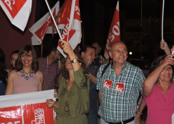 Rosendo Quero se reafirma en su decisión de aparecer en la pegada de carteles del pasado 26-J junto a la socialista Gloria Rojas.