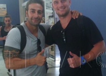 El jugador ruso (derecha) fue recibido en la jornada de ayer en el aeropuerto por el técnico Nacho Vico.