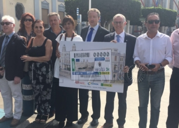 Los premiados, que se llevarán un afortunado ‘pellizco’ de 300.000 euros, recordarán especialmente la suerte que les ha traído el cupón melillense.