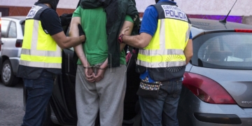 GRA004 MELILLA, 28/09/2016.- Cinco presuntos yihadistas han sido detenidos por la policía en España, Alemania y Bélgica en una operación conjunta llevada a cabo por las fuerzas de seguridad de los tres países. En España fueron detenidas tres personas -dos en Barcelona y una en Melilla (imagen)-, en Wuppertal (Alemania) otra y una más en Bruselas. EFE/Blasco de Avellaneda