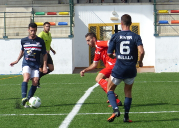Imagen de uno de los partidos que el River Melilla ha jugado en el campo federativo de La Espiguera.