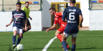 Imagen de uno de los partidos que el River Melilla ha jugado en el campo federativo de La Espiguera.