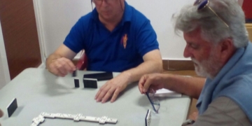 Imagen de la competición de dominó, entre los socios de esta entidad.