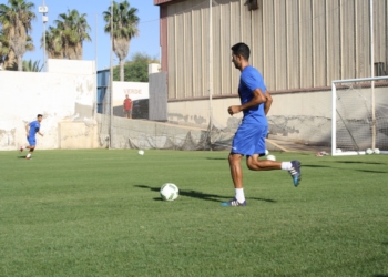 Uno de los capitanes, Mahanan, entrenando en el anexo.