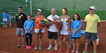 Entrega de trofeos a la ganadora y finalista del XIII Internacional Ciudad de Melilla.