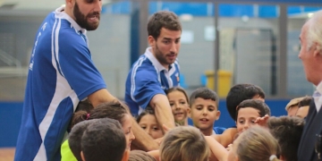 Oliver Arteaga y Agustín Morales, visitaron a los jugadores y jugadoras de la Escuela de Iniciación de la Federación Melillense de Baloncesto