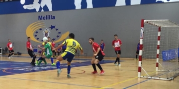 El jugador del Constitución Kiko, en uno de sus remates a portería, en la presente temporada.