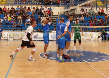 Jugadores de la primera plantilla melillense, en el choque frente al Unicaja Almería.