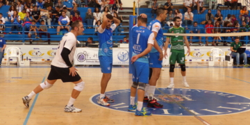 Jugadores de la primera plantilla melillense, en el choque frente al Unicaja Almería.
