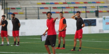 Aloisio, técnico melillense, en una de las sesiones de trabajo con sus jugadores.
