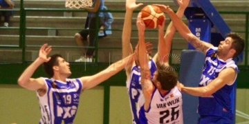 El ataque del Melilla Baloncesto 		se vio maniatado por la buena defensa del equipo del Marín Peixegalego.