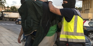 GRA013 MELILLA, 28/09/2016.- Cinco presuntos yihadistas han sido detenidos por la policía en España, Alemania y Bélgica en una operación conjunta llevada a cabo por las fuerzas de seguridad de los tres países. En España fueron detenidas tres personas -dos en Barcelona y una en Melilla (imagen)-, en Wuppertal (Alemania) otra y una más en Bruselas. EFE/Blasco de Avellaneda