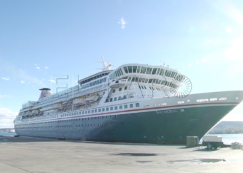 El crucero ‘Balmoral’, de la compañía británica Fred Olsen Cruise Lines, hizo escala ayer en Melilla
