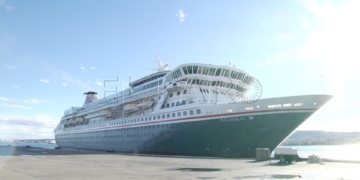El crucero ‘Balmoral’, de la compañía británica Fred Olsen Cruise Lines, hizo escala ayer en Melilla