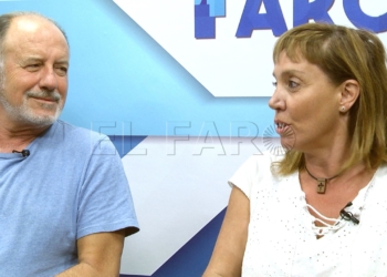 Paco Casaña y María del Mar Martínez, durante la entrevista en el plató de Faro TV.