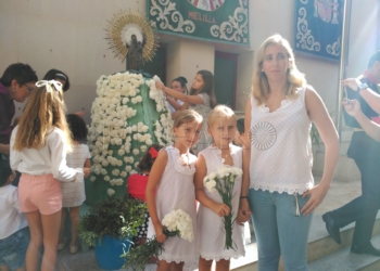 La Guardia Civil y la Casa de Aragón realizan juntos la ofrenda a la Virgen del Pilar