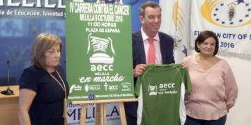 De izqda. a dcha., Ana Rodríguez, Antonio Miranda e Inmaculada Ruiz Varea, ayer en el acto de presentación de la carrera.