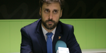 El primer entrenador de la escuadra de nuestra ciudad, Alejandro Alcoba, en una de sus ruedas de prensa oficiales.