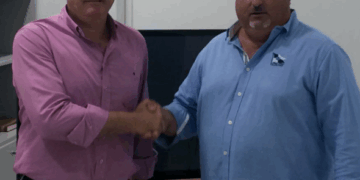 Javier Almansa (d) tomó el relevo de Pepe Torreblanca (i).