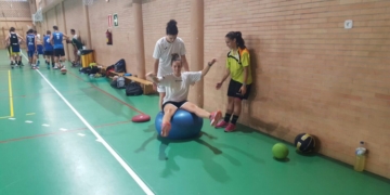 Las jugadoras melillenses tocadas trabajaron al margen del resto de sus compañeras.