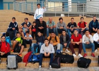 Integrantes de la expedición de la Federación Melillense de Taekwondo, a las puertas del palacio José María Martín Carpena.