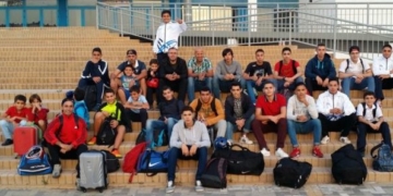 Integrantes de la expedición de la Federación Melillense de Taekwondo, a las puertas del palacio José María Martín Carpena.