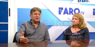 Gabriel Navarro, del Informajoven del Ayuntamiento de Murcia, junto a Marilo Navarro, responsable de la oficina Europa Direct de Melilla.