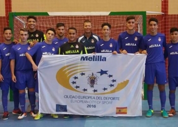 El técnico merengue junto a todos los componentes de su equipo de la presente temporada 2016-2017.