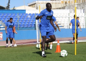 El costamarfileño, en uno de los entrenamientos junto al resto de sus compañeros.