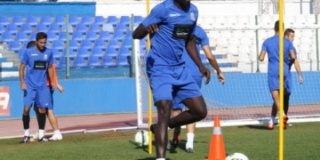 El costamarfileño, en uno de los entrenamientos junto al resto de sus compañeros.