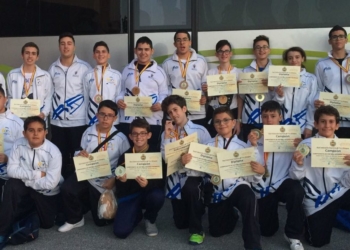 Foto de familia de todos los deportistas de nuestra ciudad que se desplazaron hasta tierras granadinas durante este fin de semana.