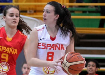 María Torreblanca con la elástica de la Selección Española.