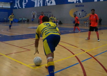 Javi Sánchez, en el saque de un córner, en el partido de ayer ante los extremeños.