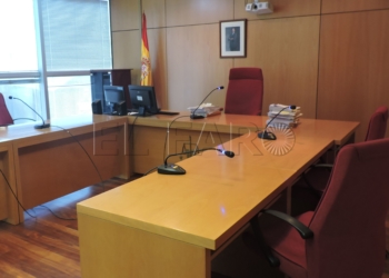 Piden 5 años para dos jóvenes acusados de robar a punta de pistola a otro