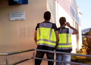 La Policía detiene a una mujer de 32 años acusada de causar incendios en contenedores