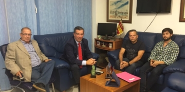 Imagen de la reunión en la Asociación de la Prensa Deportiva y el consejero de Deportes, Antonio Miranda.