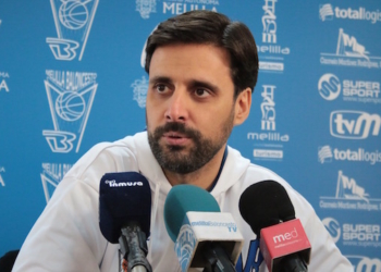 Alejandro Alcoba, en la rueda de prensa oficial del club de nuestra ciudad.