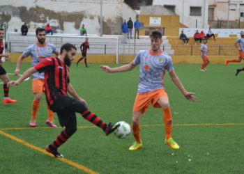 Farid, a la izquierda, uno de los jugadores más en forma de la escuadra melillense.