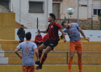 Los melillenses no tuvieron nada de suerte durante los noventa minutos del partido de ayer.