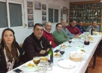 Imagen de algunos de los socios de la APDM, en la cena de Navidad.
