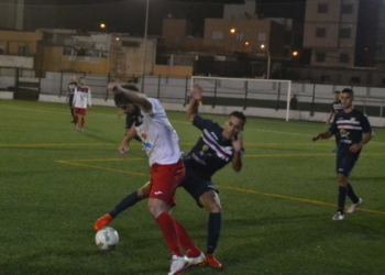 Una de las jugadoras melillenses, en plena acción en el último de los partidos como local.
