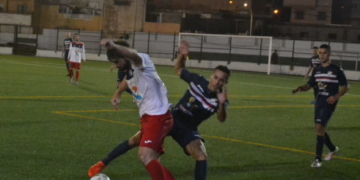 Una de las jugadoras melillenses, en plena acción en el último de los partidos como local.