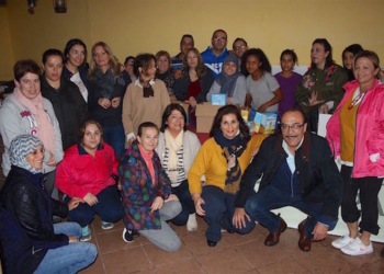 Foto de familia de la entrega de alimentos que se realizó en la jornada de ayer.