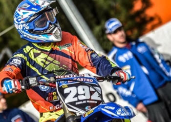 El piloto melillense, antes de la salida de una de las mangas.